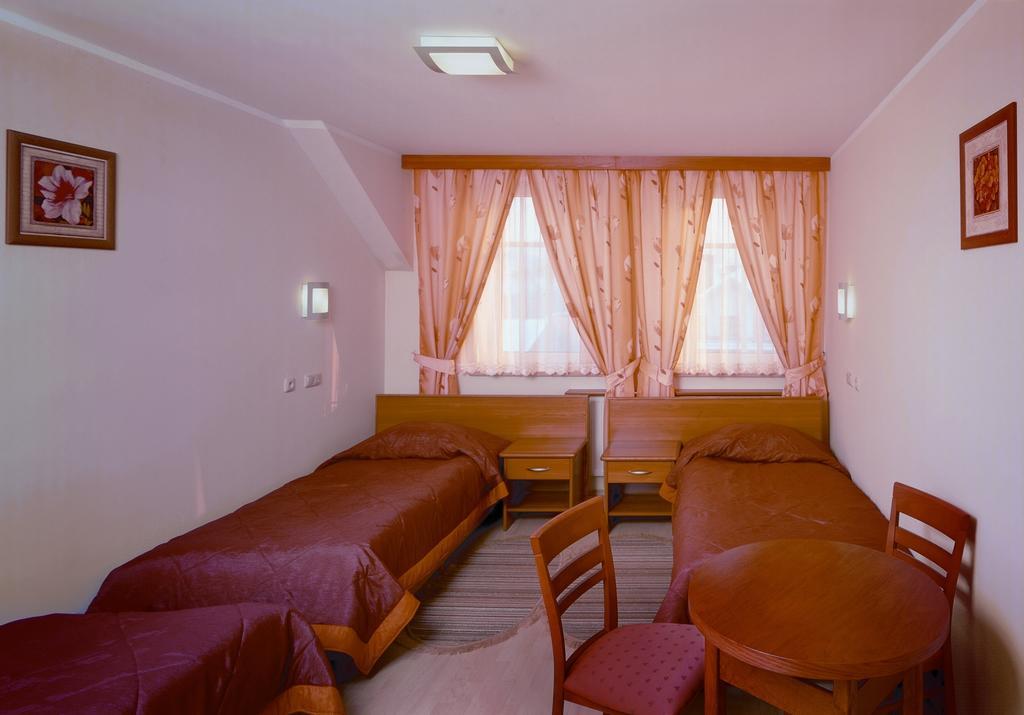Hotel Sutoris Bochnia Oda fotoğraf