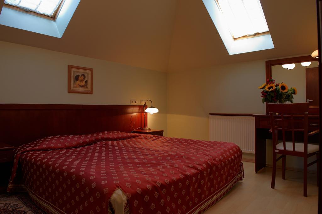 Hotel Sutoris Bochnia Oda fotoğraf