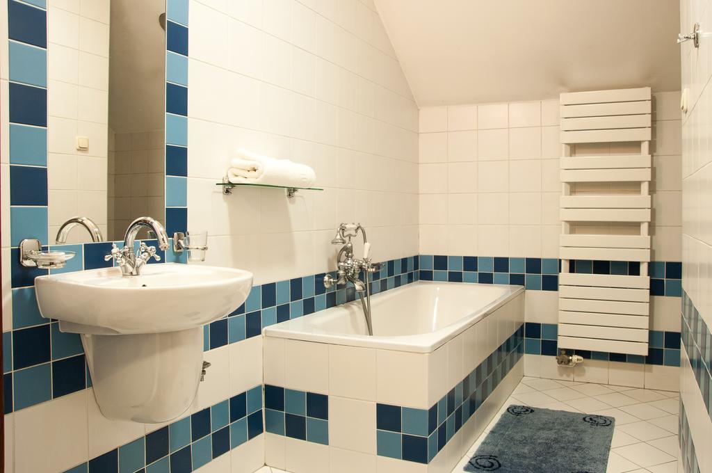 Hotel Sutoris Bochnia Oda fotoğraf