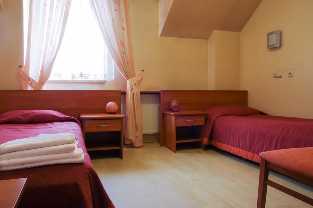 Hotel Sutoris Bochnia Oda fotoğraf